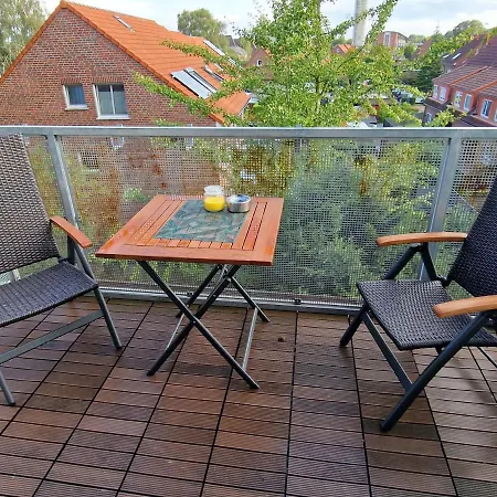 아파트 98qm Im Villenviertel - Voll Ausgestattet Mit Balkon Und Kamin - Wlan Gratis *